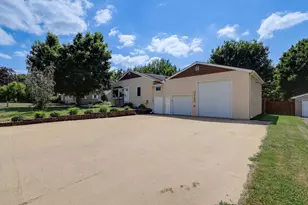 9632 Pleasant Ave S, Bloomington, MN 55420 - Photo 2