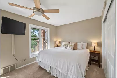 1946 Dupont Avenue S, Minneapolis, MN 55403 - Photo 14