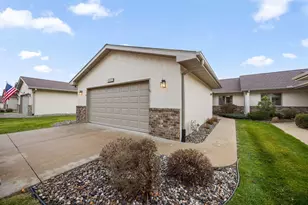 2294 Pinewood Dr, Shakopee, MN 55379 - Photo 2