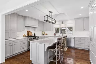 7108 Shannon Dr, Edina, MN 55439 - Photo 1