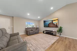 902 Emily Ct NE, Montgomery, MN 56069 - Photo 4