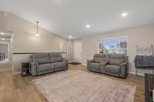 902 Emily Ct NE, Montgomery, MN 56069 - Photo 4