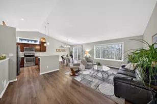 1960 Pioneer Ln, Zumbrota, MN 55992 - Photo 4