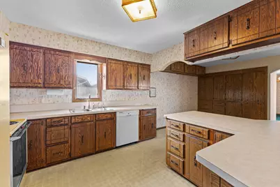 7708 82nd Avenue N, Brooklyn Park, MN 55445 - Photo 16