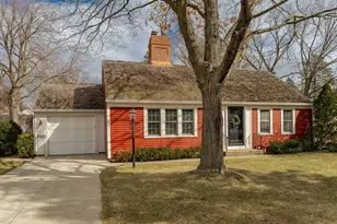 621 10th St SW, Rochester, MN 55902 - Photo 2