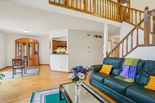 1646 Rose Hill Cir, Saint Paul, MN 55108 - Photo 4