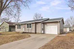 1129 35th Ave N, Saint Cloud, MN 56303 - Photo 2