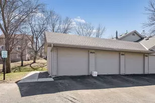 18645 Clear View Ct, Minnetonka, MN 55345 - Photo 4