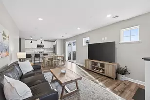 5251 Long Pointe Pass, Woodbury, MN 55129 - Photo 4