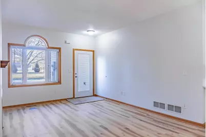 1122 Crystal Place W, Chaska, MN 55318 - Photo 18