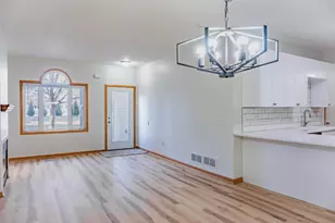 1122 Crystal Pl W, Chaska, MN 55318 - Photo 14