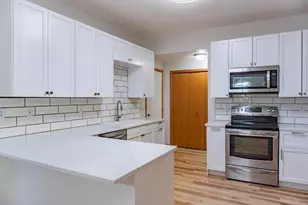 1122 Crystal Pl W, Chaska, MN 55318 - Photo 6