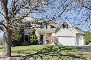 7568 Walnut Curve, Chanhassen, MN 55317 - Photo 2