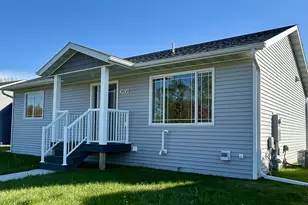 2008 Nelson Dr, Thief River Falls, MN 56701 - Photo 2