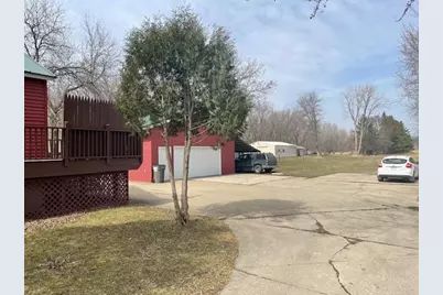 1401 30th Avenue NE, Austin, MN 55912 - Photo 2