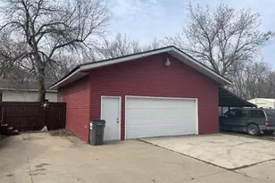 1401 30th Ave NE, Austin, MN 55912 - Photo 6