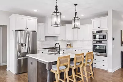 11821 Linden Court N, Lake Elmo, MN 55042 - Photo 2