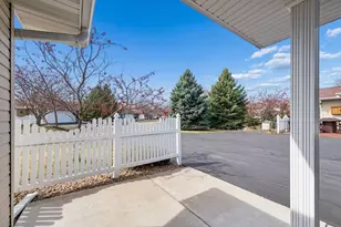 806 Roundhouse St, Shakopee, MN 55379 - Photo 4