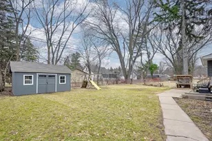 321 3rd Ave SE, New Brighton, MN 55112 - Photo 2