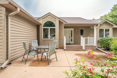 910 Deercreek Parkway, Belle Plaine, MN 56011 - Photo 2