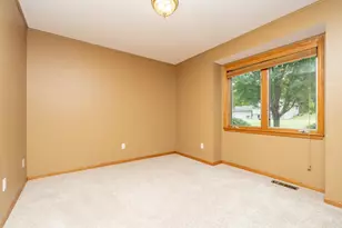 910 Deercreek Pkwy, Belle Plaine, MN 56011 - Photo 18