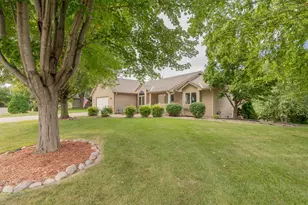 910 Deercreek Pkwy, Belle Plaine, MN 56011 - Photo 46