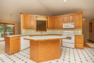 910 Deercreek Pkwy, Belle Plaine, MN 56011 - Photo 8