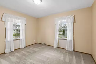 1914 Holton St, Roseville, MN 55113 - Photo 28