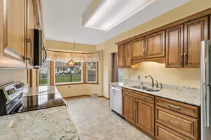 1914 Holton St, Roseville, MN 55113 - Photo 16