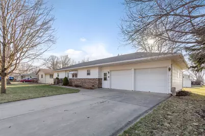 580 N Waterville Avenue, Le Center, MN 56057 - Photo 2