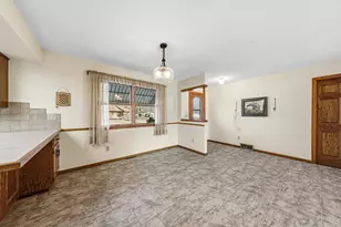 580 N Waterville Ave, Le Center, MN 56057 - Photo 8