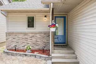 613 Temple St, Alexandria, MN 56308 - Photo 2