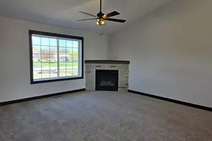 805 11th St SE, Waseca, MN 56093 - Photo 8