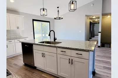 805 11th Street SE, Waseca, MN 56093 - Photo 6