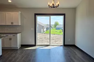 805 11th St SE, Waseca, MN 56093 - Photo 6
