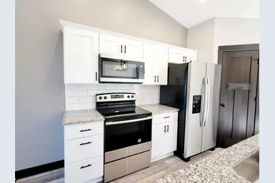 805 11th Street SE, Waseca, MN 56093 - Photo 4