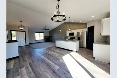 805 11th Street SE, Waseca, MN 56093 - Photo 8