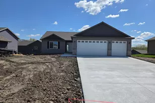 805 11th St SE, Waseca, MN 56093 - Photo 1