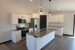 805 11th St SE, Waseca, MN 56093 - Photo 2