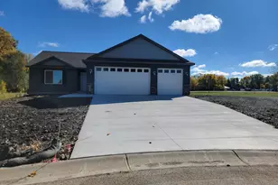 805 11th St SE, Waseca, MN 56093 - Photo 2