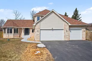 2431 Tevlin Ct E, Maplewood, MN 55119 - Photo 2