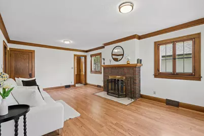 950 Hawthorne Avenue E, Saint Paul, MN 55106 - Photo 2