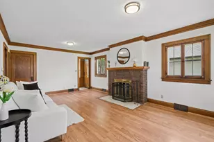 950 Hawthorne Ave E, Saint Paul, MN 55106 - Photo 2