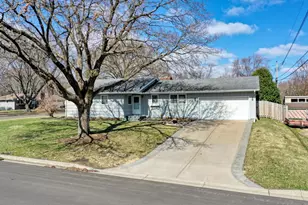 725 Pontiac Pl, Mendota Heights, MN 55120 - Photo 2