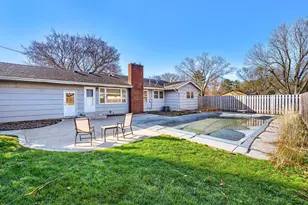 725 Pontiac Pl, Mendota Heights, MN 55120 - Photo 1