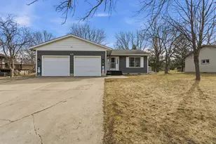 409 Boulder St SW, Hutchinson, MN 55350 - Photo 2
