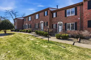 629 Maple Park Dr, Mendota Heights, MN 55118 - Photo 2