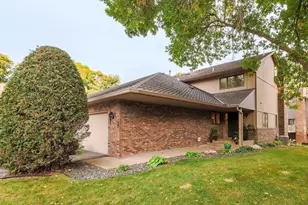 1148 Hollybrook Dr, Wayzata, MN 55391 - Photo 22