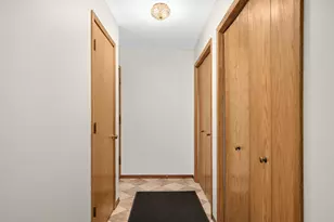 2710 Dale St N, Roseville, MN 55113 - Photo 2