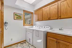 2521 Abbey Hill Dr, Minnetonka, MN 55305 - Photo 24